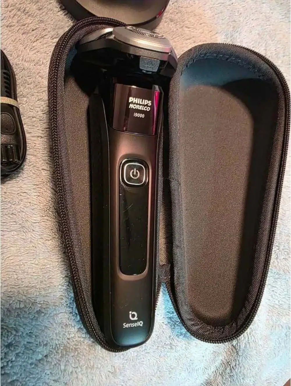 Philips Norelco i9000 Electric Shaver